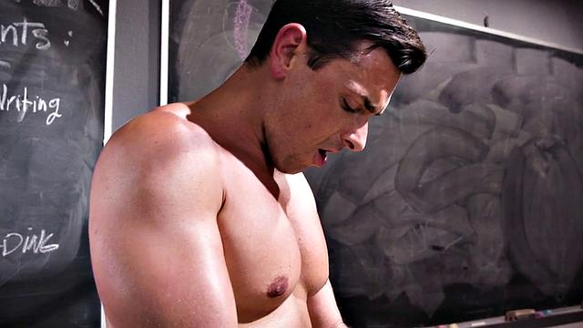 похотливая падчерица трахается с отчимом в комнате общаги