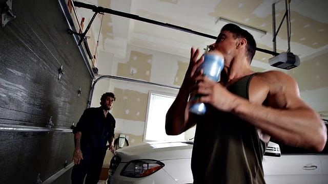 Dominant tattooed jock barebacks deepthroat by car