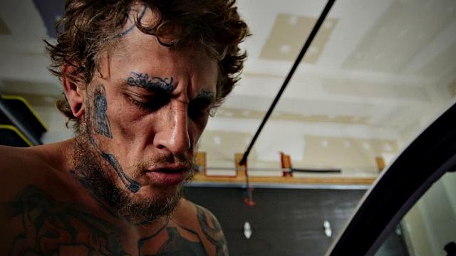 Dominant tattooed jock barebacks deepthroat by car