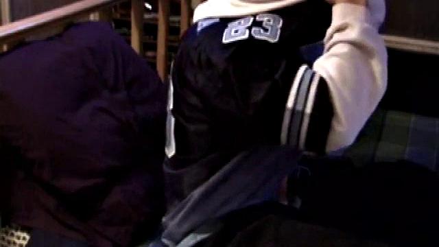 Шейн дрочит с азартом и щедро кончает в кадре