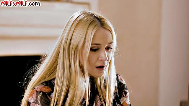 Big-titted blonde MILFs scissoring