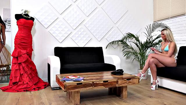 VIPissy - Lexi and Dido Angel