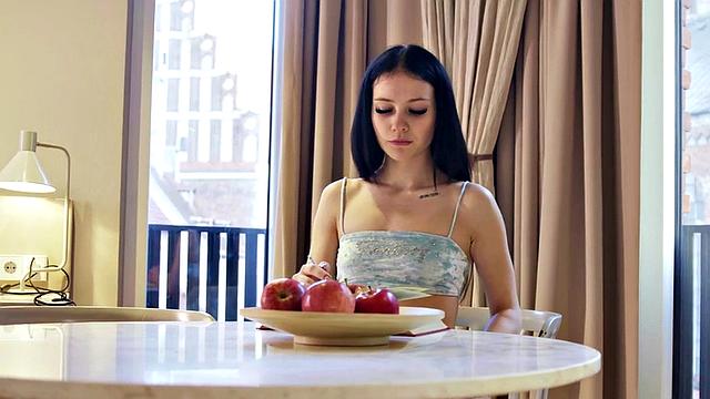 Busty lez babe gets pussy eaten by small tits pussylicked GF