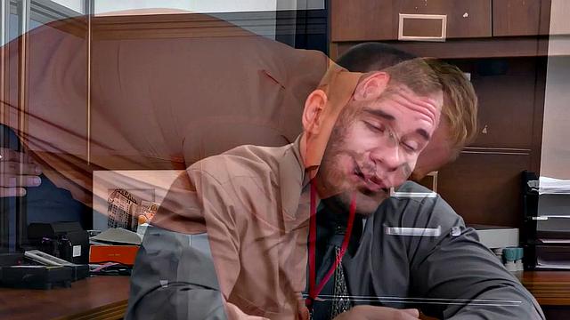 Office worker sucks off his bad mood with a hot blowjob