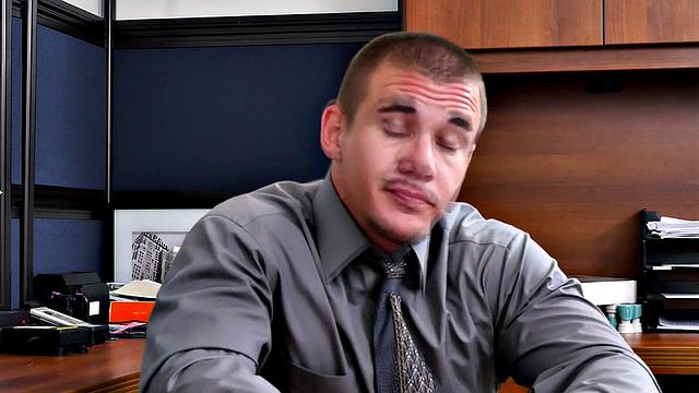 Office worker sucks off his bad mood with a hot blowjob