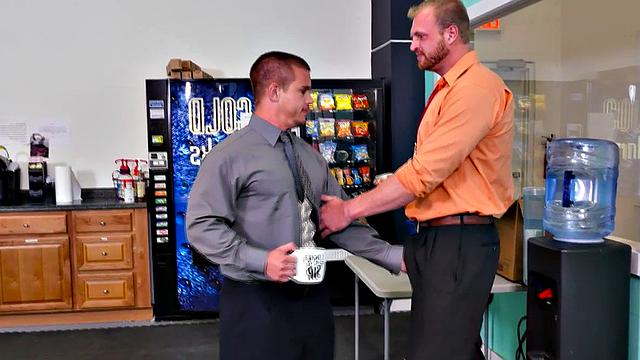 Office worker sucks off his bad mood with a hot blowjob