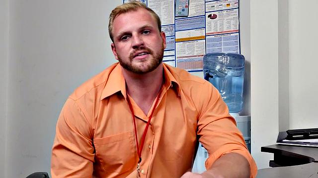 Office worker sucks off his bad mood with a hot blowjob