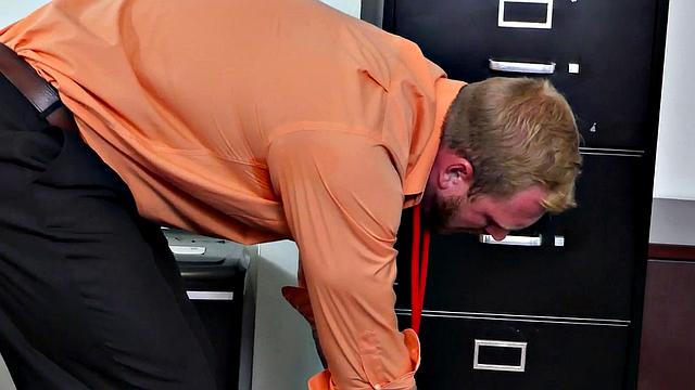 Office worker sucks off his bad mood with a hot blowjob