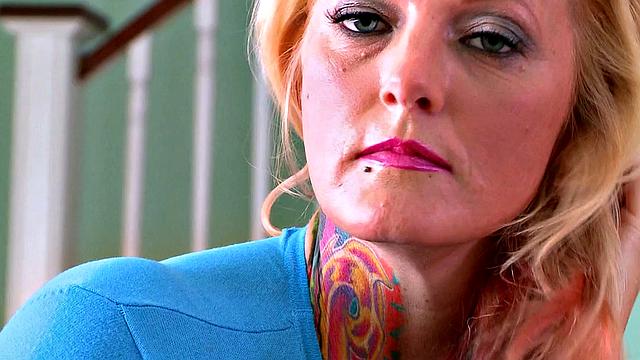 смотри как зрелая сабрина линн получает по полной и кончает