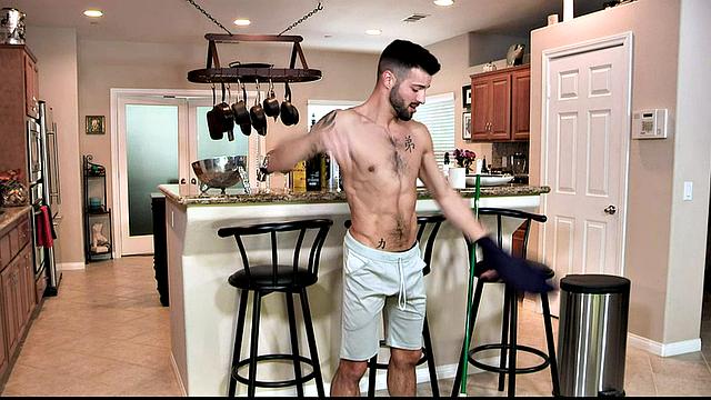 дед решил устроить уборку, мальчик вымыл всё-даже дедов хуй