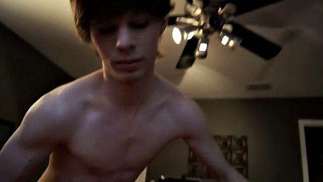 Cameron Gives Head to Trace - Cameron Sparks And Trace Van De Kamp