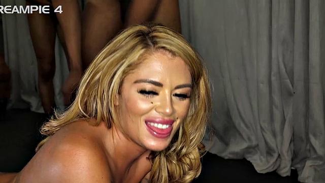 damn Vivianne, what a stunning surprise!