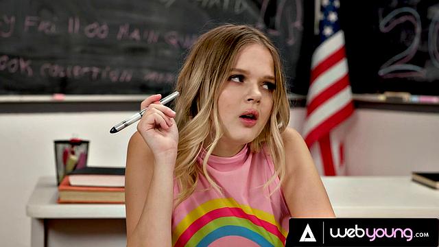 Мишель Андерсон соблазняет подругу Коко Лавлок - страстный лесбийский эксперимент прямо на паре