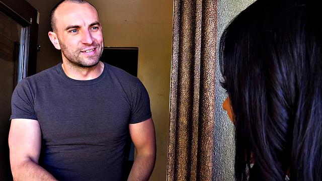 Sahara Leone: Overexposed Bikini Photo Shoot