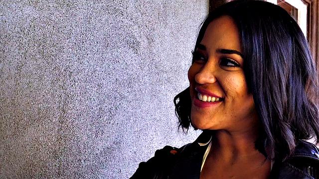 Sahara Leone: Overexposed Bikini Photo Shoot