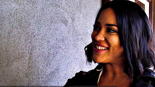 Sahara Leone: Overexposed Bikini Photo Shoot