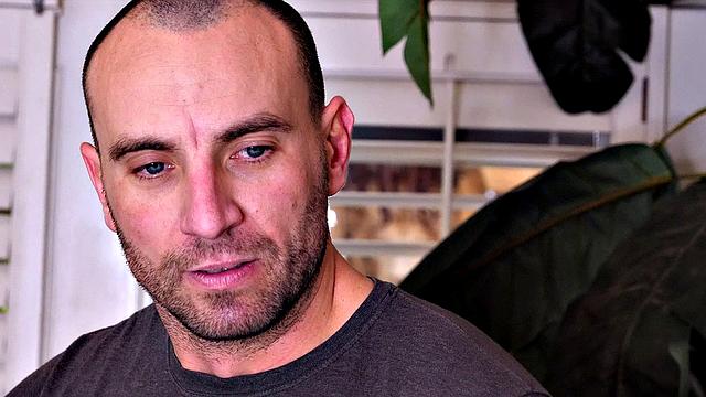 сахара леоне раздевается на фотосессии в бикини и заводит фотографа