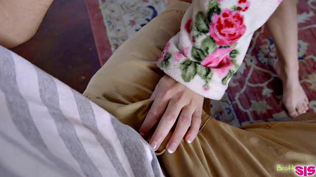 Obsessed With My Stepbrother - S1:E6