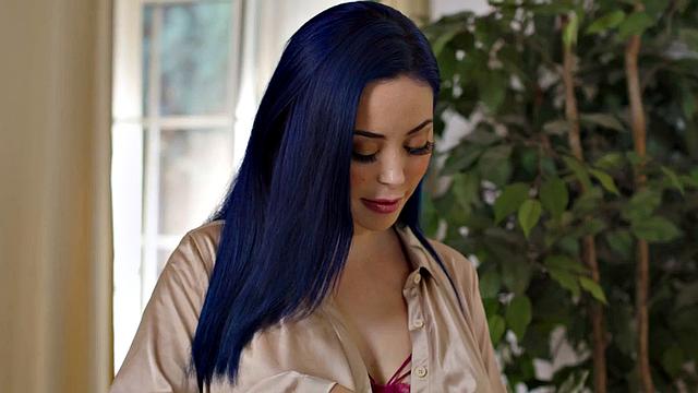 Curvy cougar in doggystyle after sucking cock