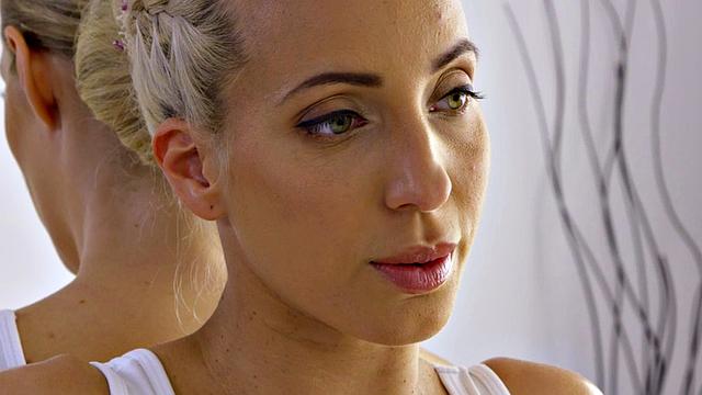 Massaging dykes playing in 69 after an oiled massage