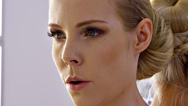 Massaging dykes playing in 69 after an oiled massage