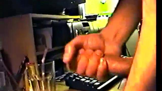 огромный член в кулаке - напряжённый финал на грани срыва