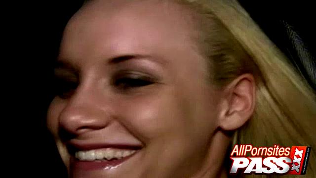 Blonde Honey Leah