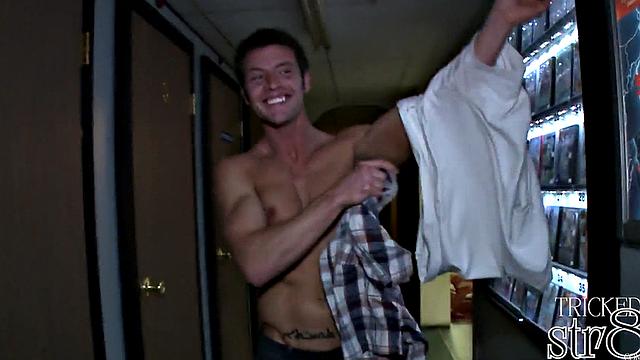 Real guy getting head at gloryhole