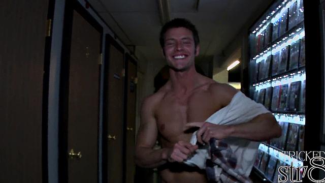 Real guy getting head at gloryhole