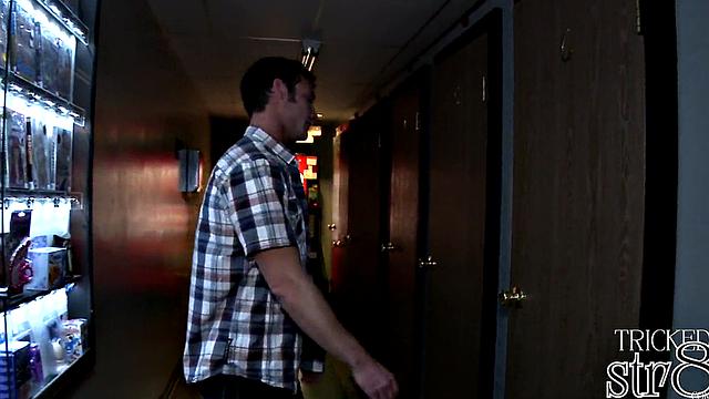 настоящий мужик сдается мощному минету в глори-холе