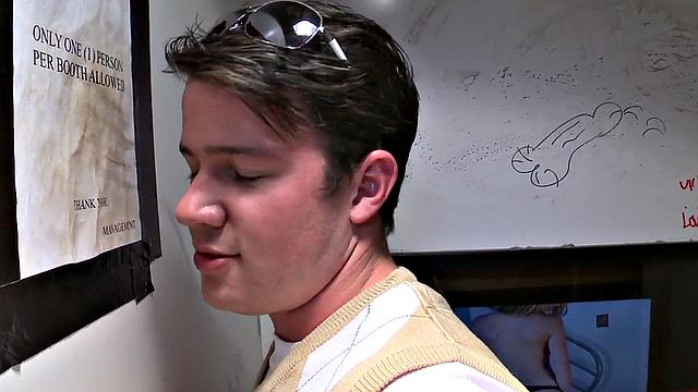 Fooled gloryhole str8 gets blowjob before cumming on face