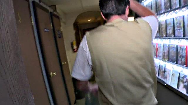 Fooled gloryhole str8 gets blowjob before cumming on face