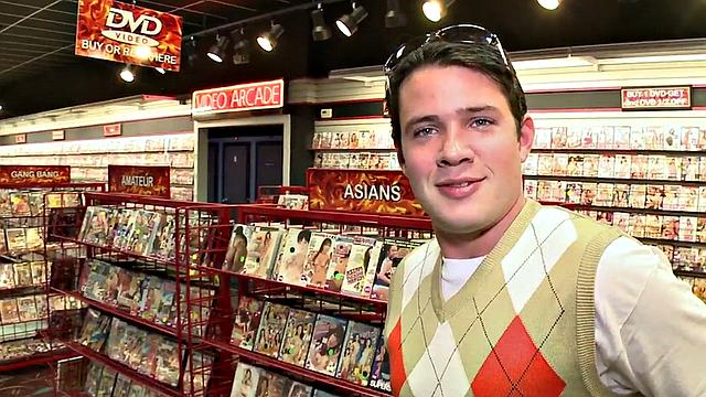 Fooled gloryhole str8 gets blowjob before cumming on face