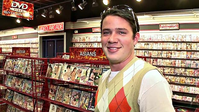 Fooled gloryhole str8 gets blowjob before cumming on face