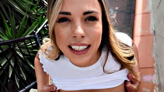 Deepthroating babe riding guy in anal fucking duo