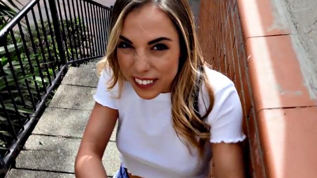 Deepthroating babe riding guy in anal fucking duo