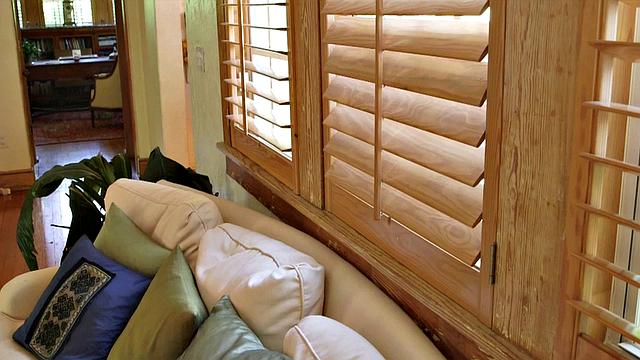 Cat Bangles: Busty realtor gets banged