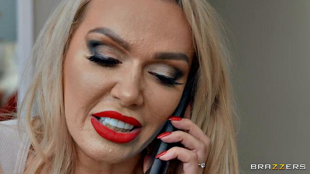 Взял эскортницу на свадьбу, а она устроила мне ценник прямо на хую - зато отбил деньгами и кайфом в отеле.