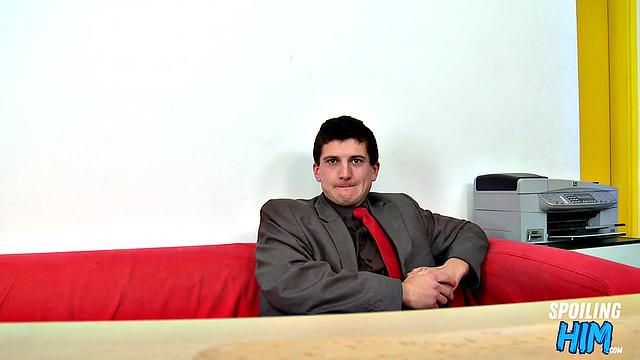 Amateur twunk enjoys sucking cock