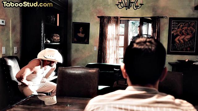 Брутальные геи не делят роли - трахают друг друга по очереди и спорят, чей зад круче на вкус.