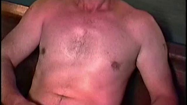 Тони ловит сперму после тяжёлого дня