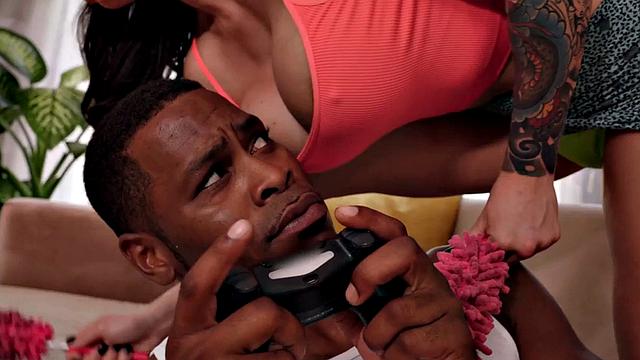 Big-booty MILF deepthroating BBC lover