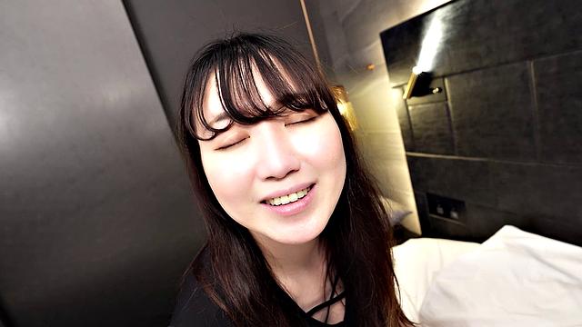 Japanese housewife shows her blowjob skill