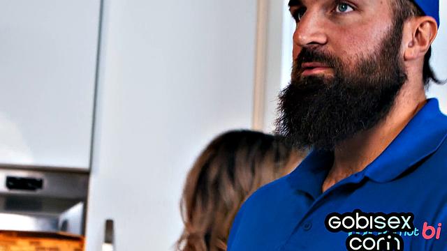 Stunning cutie sucking in bi 3some