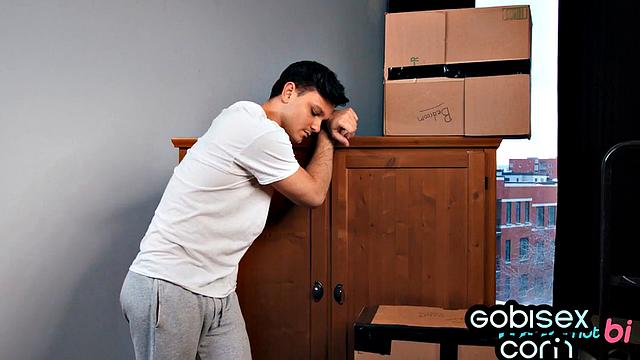 Stunning cutie sucking in bi 3some