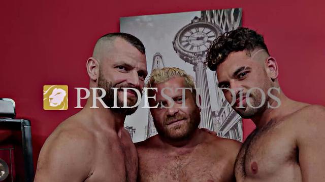 Татуированный качок оттрахал спортсмена в раздевалке, как после тренировки