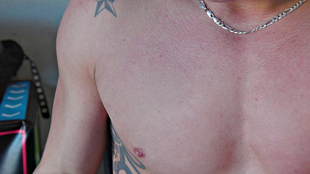 Татуированный качок оттрахал спортсмена в раздевалке, как после тренировки