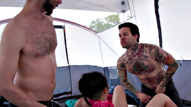 Busty babe gets her pussy pounded in hot BWC threesome action