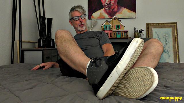 Richard Lennox takes control and shows his skills in passionate gay hookup