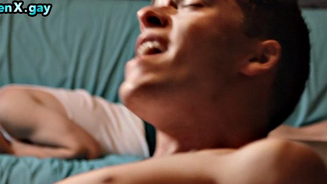 Barebacked twink cums and gets facial from BFs cock